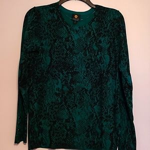 JM Collection emerald green & black sweater with button accent sleeves Sz M